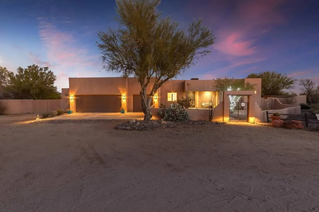別荘 Desert Retreat With Dream Backyard スコッツデール